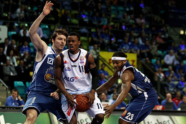 辽宁队凭借 辽宁队凭借